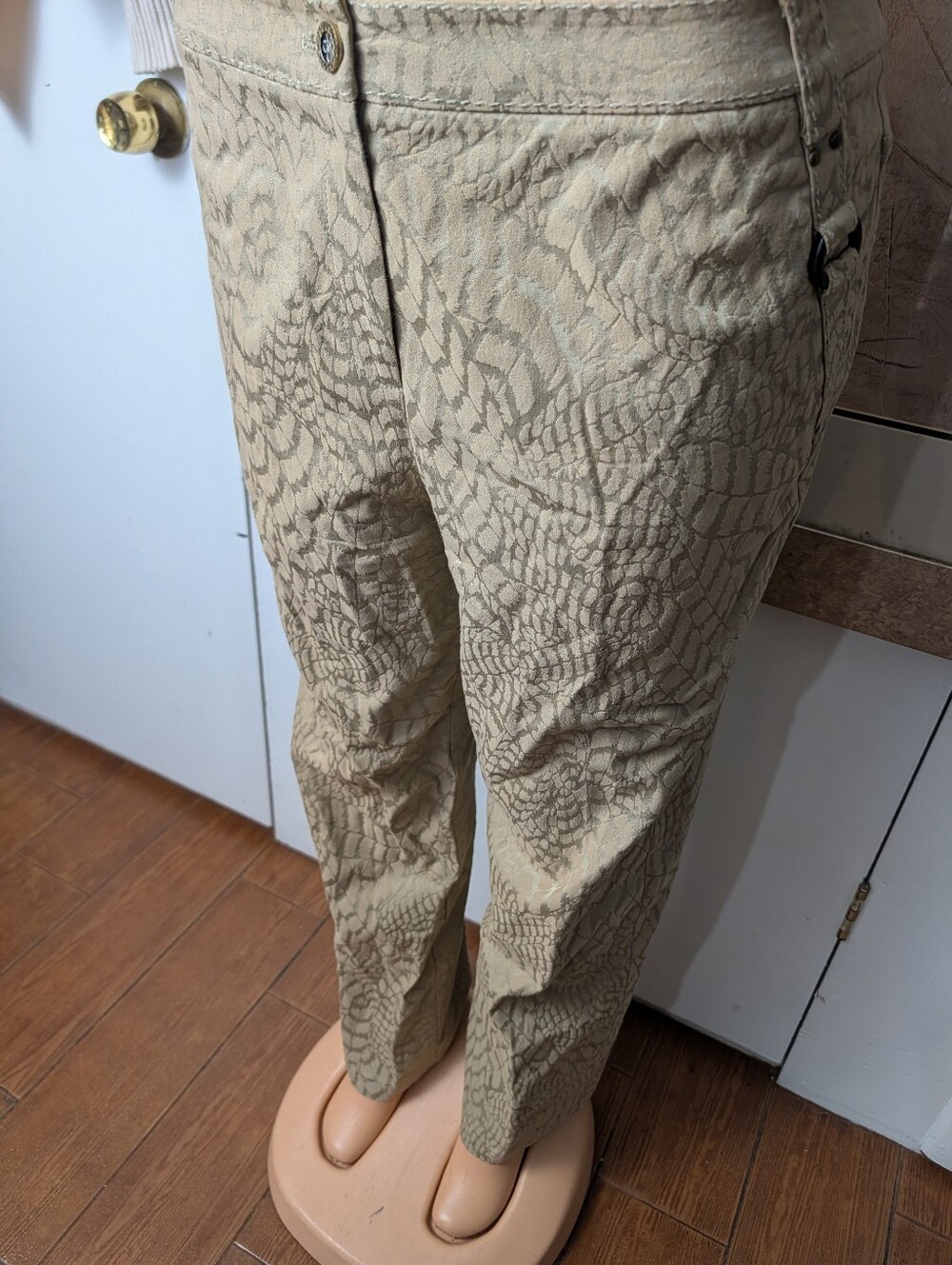 VTG St. John Sport Tan Jacquard Pants Textured Straight Leg Animal Print Size 10